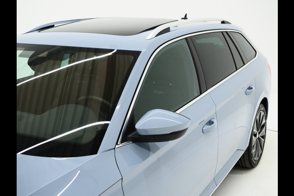Škoda Superb Combi 1.4 TSI iV Laurin & Klement | Panoramadak | Trekhaak | Canton | Massage | Keyless | Adaptive Cruise