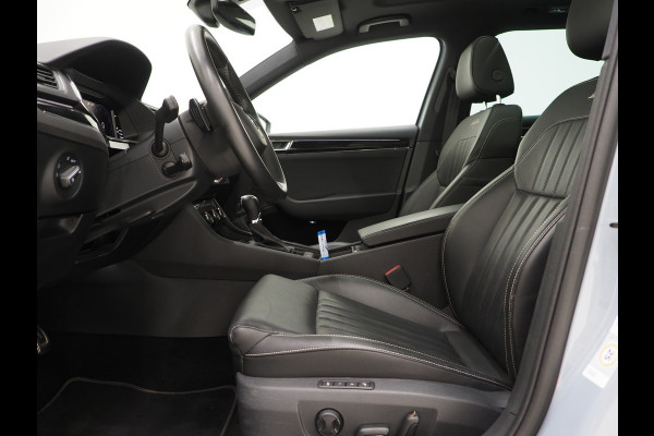 Škoda Superb Combi 1.4 TSI iV Laurin & Klement | Panoramadak | Trekhaak | Canton | Massage | Keyless | Adaptive Cruise
