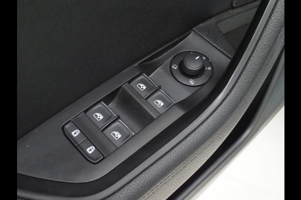 Škoda Superb Combi 1.4 TSI iV Laurin & Klement | Panoramadak | Trekhaak | Canton | Massage | Keyless | Adaptive Cruise
