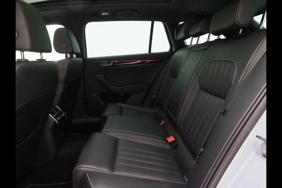 Škoda Superb Combi 1.4 TSI iV Laurin & Klement | Panoramadak | Trekhaak | Canton | Massage | Keyless | Adaptive Cruise