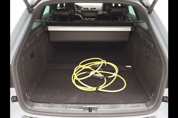Škoda Superb Combi 1.4 TSI iV Laurin & Klement | Panoramadak | Trekhaak | Canton | Massage | Keyless | Adaptive Cruise