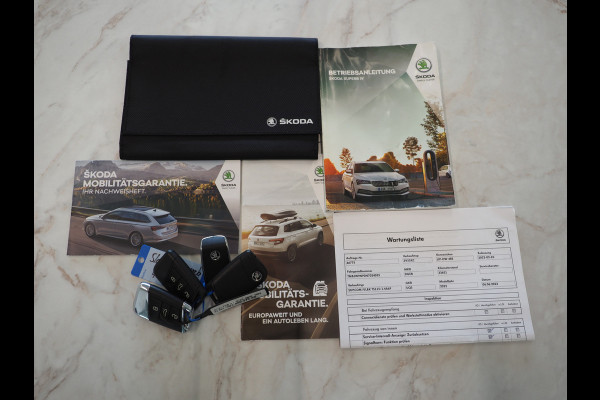 Škoda Superb Combi 1.4 TSI iV Laurin & Klement | Panoramadak | Trekhaak | Canton | Massage | Keyless | Adaptive Cruise