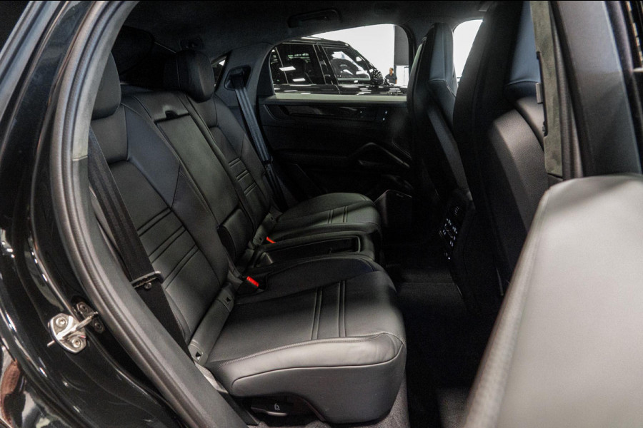 Porsche Cayenne Coupé 4.0 Turbo E-Hybrid GT *Keramisch / Burmester / Nachtzicht / Stoelventilatie / Vierwielbesturing / Soft-Close / Surround-View*