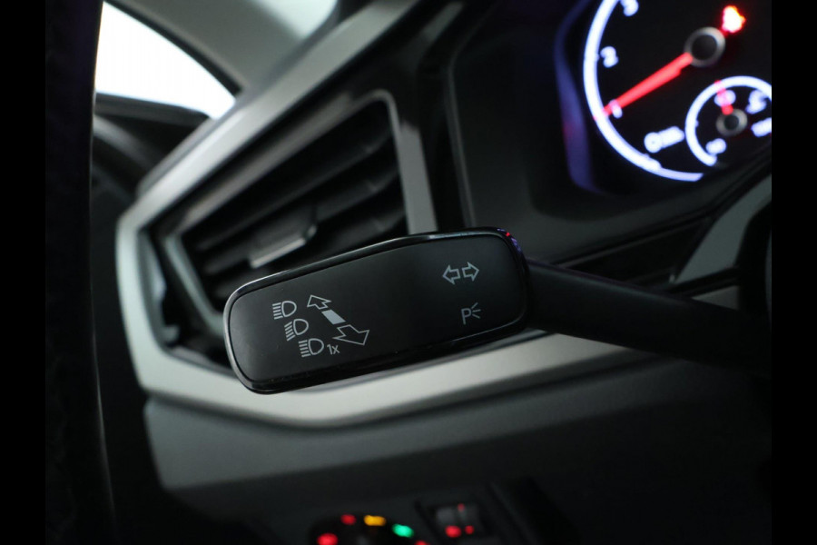 Volkswagen Polo 1.0 TSI Comfortline Business NAVI | CarPlay | PDC