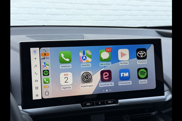 Toyota C-HR 2.0 Hybrid 200 Team D | CarPlay | ACC | Camera | LED | Dodehoek | Keyless | 18 inch