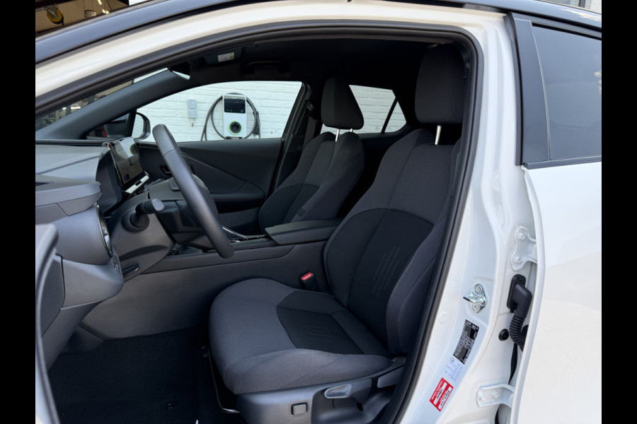 Toyota C-HR 2.0 Hybrid 200 Team D | CarPlay | ACC | Camera | LED | Dodehoek | Keyless | 18 inch