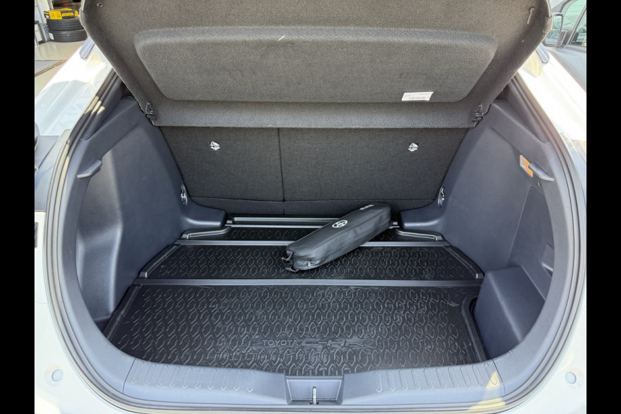 Toyota C-HR 2.0 Hybrid 200 Team D | CarPlay | ACC | Camera | LED | Dodehoek | Keyless | 18 inch