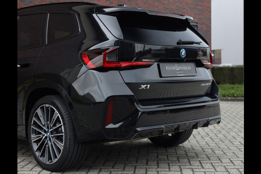 BMW X1 30e xDrive | Pano - HUD - Trekhaak