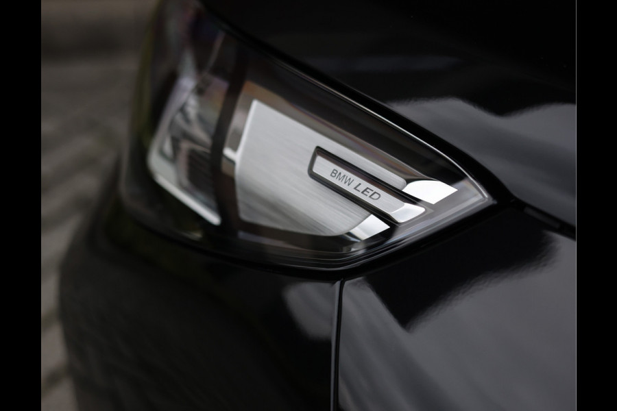 BMW X1 30e xDrive | Pano - HUD - Trekhaak