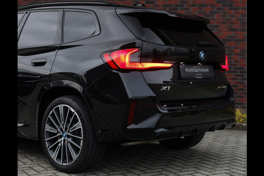 BMW X1 30e xDrive | Pano - HUD - Trekhaak