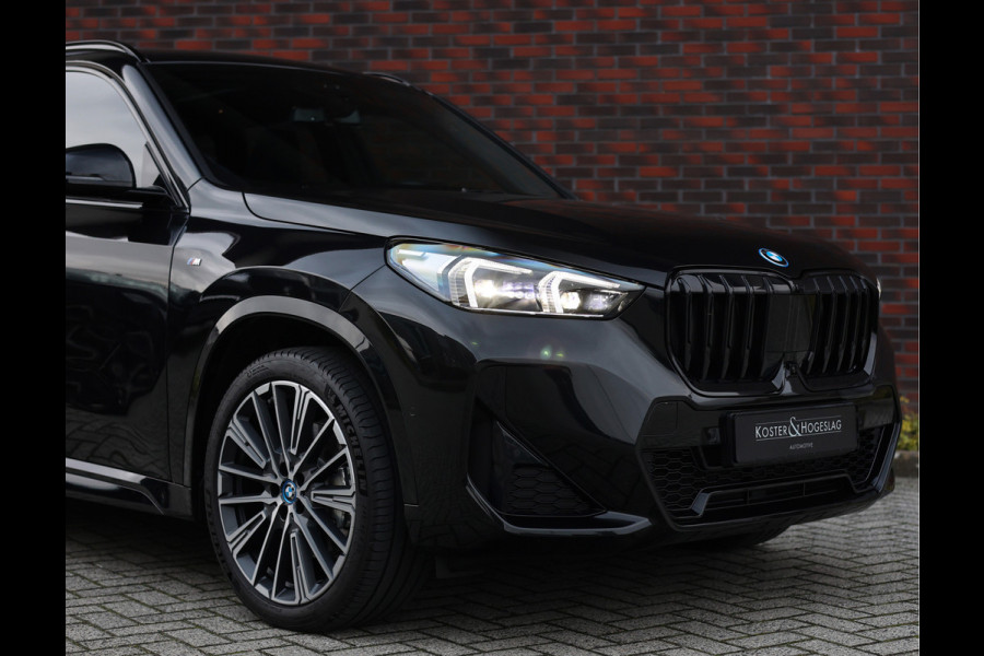 BMW X1 30e xDrive | Pano - HUD - Trekhaak