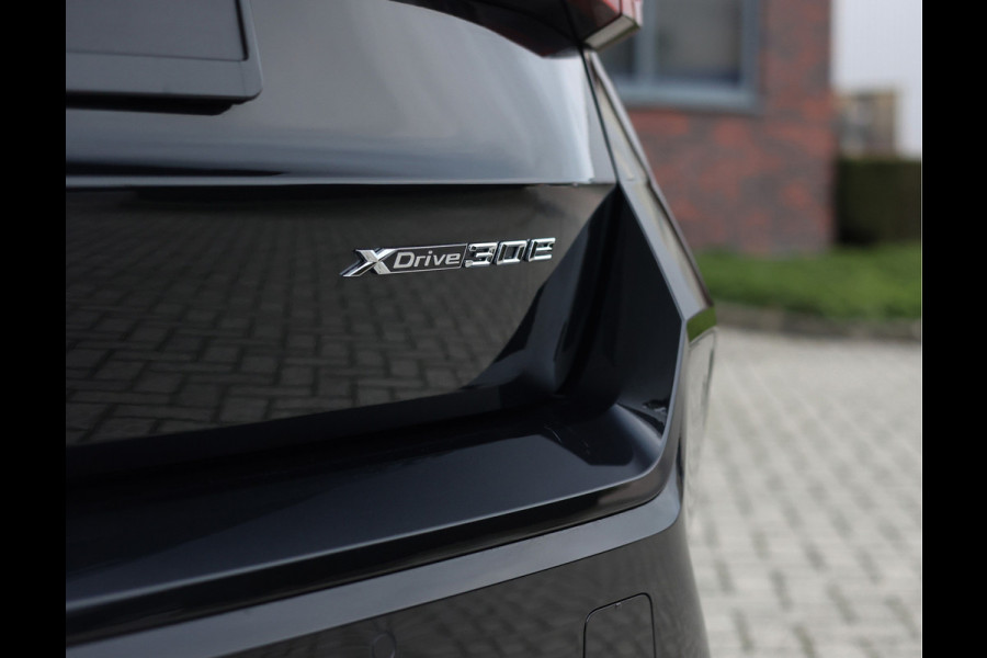 BMW X1 30e xDrive | Pano - HUD - Trekhaak