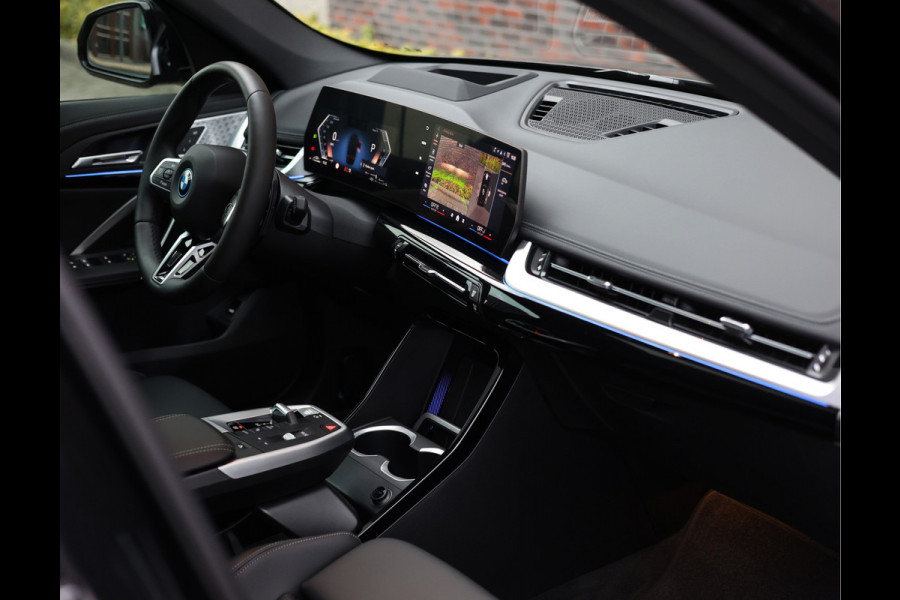 BMW X1 30e xDrive | Pano - HUD - Trekhaak