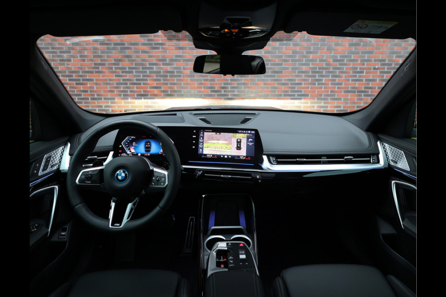 BMW X1 30e xDrive | Pano - HUD - Trekhaak