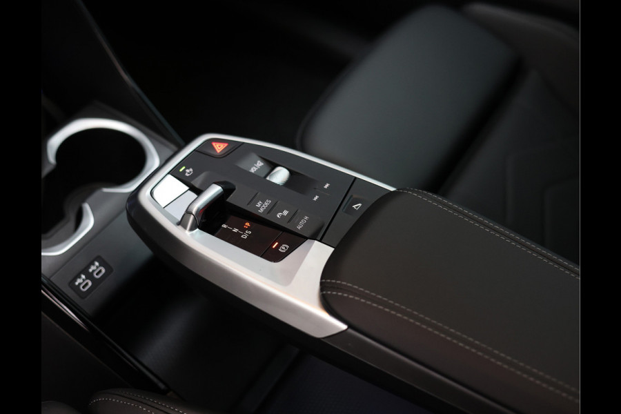 BMW X1 30e xDrive | Pano - HUD - Trekhaak