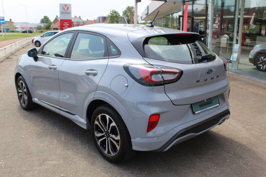 Ford Puma 1.0-125pk EcoBoost Mild-Hybrid ST-Line. Fabrieksgarantie t/m 16-01-2028 ! Autm. airco, navigatie, telefoonvoorb., stoel-, stuur- en voorraamverwarming, camera, parkeersensoren v+a, parkeer assistent, adaptieve cruise control, side- en lane assist etc.