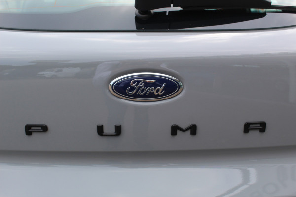 Ford Puma 1.0-125pk EcoBoost Mild-Hybrid ST-Line. Fabrieksgarantie t/m 16-01-2028 ! Autm. airco, navigatie, telefoonvoorb., stoel-, stuur- en voorraamverwarming, camera, parkeersensoren v+a, parkeer assistent, adaptieve cruise control, side- en lane assist etc.