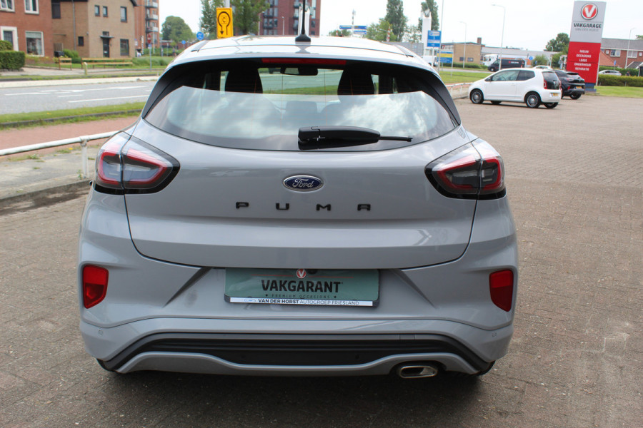 Ford Puma 1.0-125pk EcoBoost Mild-Hybrid ST-Line. Fabrieksgarantie t/m 16-01-2028 ! Autm. airco, navigatie, telefoonvoorb., stoel-, stuur- en voorraamverwarming, camera, parkeersensoren v+a, parkeer assistent, adaptieve cruise control, side- en lane assist etc.