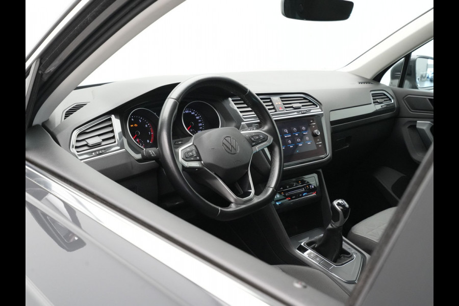 Volkswagen Tiguan 1.5 TSI 130pk Life Navi via App Clima Pdc Acc Side Assist 43