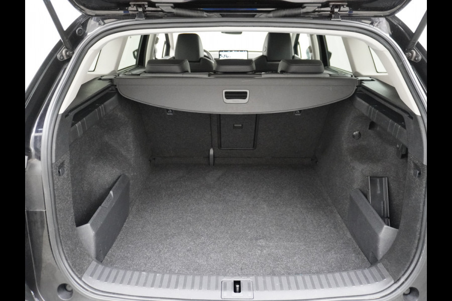 Škoda ENYAQ iV 60 Navi Ecc Adaptive-Cruise Camera Apple Carplay Android Keyless Led Pdc DabBusiness Edition Plus Stoelverwarming Bluetooth Dodehoek detector Draadloze tel.lader Rijstrooksensor Regen-Lichtsensor Origineel Nederlandse 1e Eigenaar Auto nieuwprijs €51.910,-