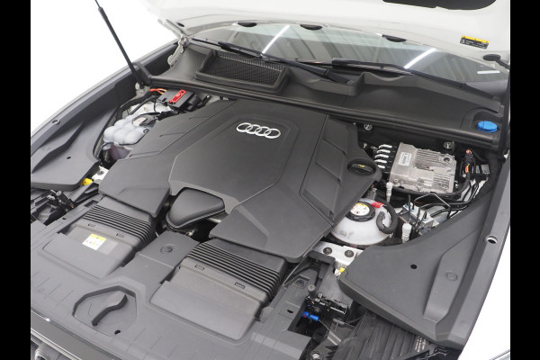 Audi Q8 60 TFSI e quattro Competition BlackOptic 462PK | RS Stoelen | 23" | Panoramadak | Luchtvering | B&O | 360 | Trekhaak