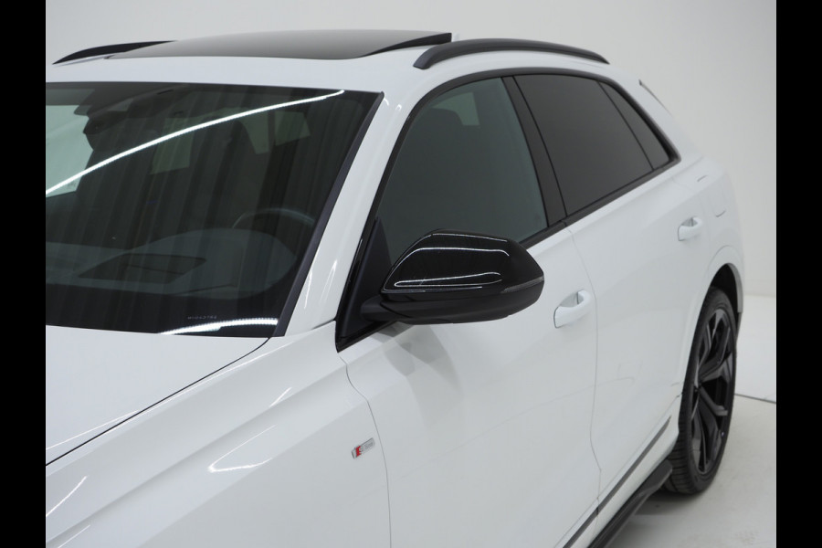 Audi Q8 60 TFSI e quattro Competition BlackOptic 462PK | RS Stoelen | 23" | Panoramadak | Luchtvering | B&O | 360 | Trekhaak