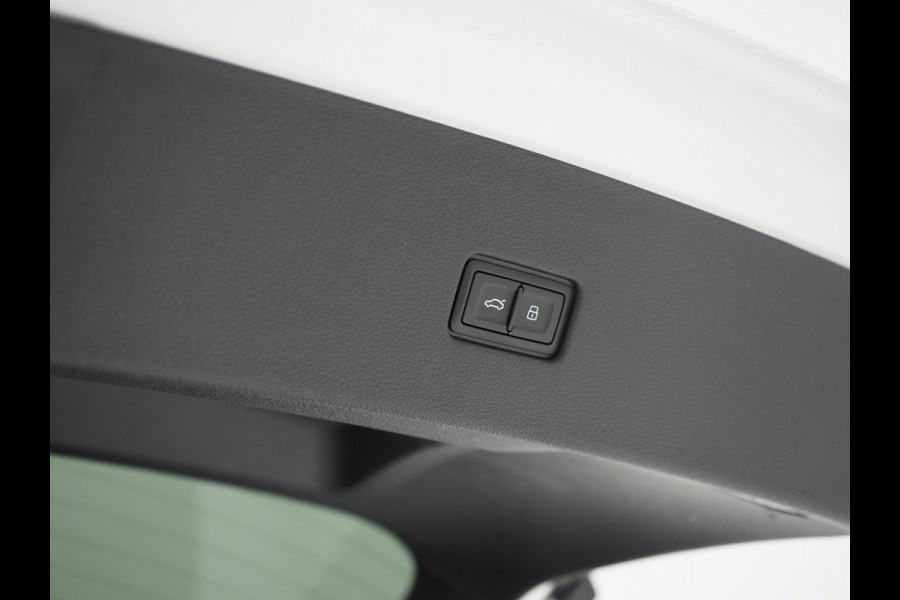 Audi Q8 60 TFSI e quattro Competition BlackOptic 462PK | RS Stoelen | 23" | Panoramadak | Luchtvering | B&O | 360 | Trekhaak