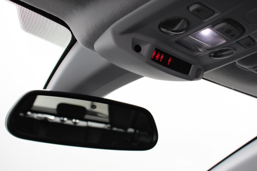 Opel Corsa 1.2 turbo 102pk Elegance | Navigatie | Apple Carplay/Android Auto | Climate Control | Camera | Parkeer sensoren V+A | Lichtmetalen Velgen | Cruise Control
