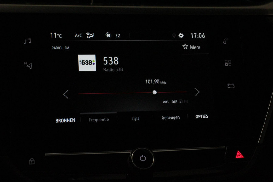 Opel Corsa 1.2 turbo 102pk Elegance | Navigatie | Apple Carplay/Android Auto | Climate Control | Camera | Parkeer sensoren V+A | Lichtmetalen Velgen | Cruise Control