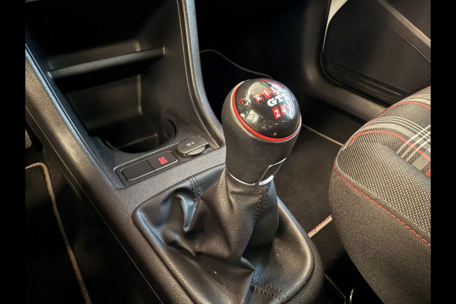 Volkswagen up! 1.0 TSI GTI 5-Drs. ClimateControl Stoelverwarming 17'lmv 24 maanden garantie mogelijk (*vraag naar de voorwaarden)