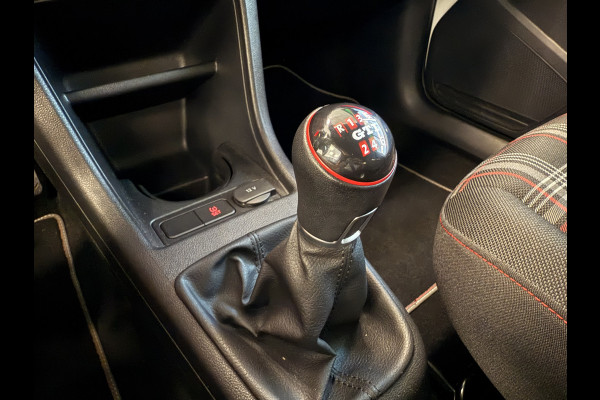 Volkswagen up! 1.0 TSI GTI 5-Drs. ClimateControl Stoelverwarming 17'lmv 24 maanden garantie mogelijk (*vraag naar de voorwaarden)