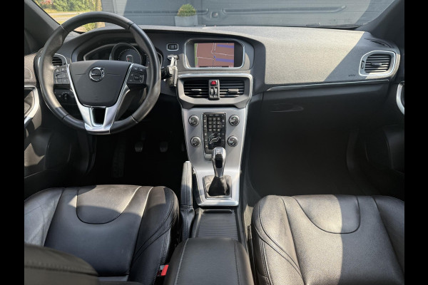 Volvo V40 2.0 T2 Nordic+ Dealer Onderhouden,Pano,Leder,Navi,Camera,Pdc,Stoelverw,123pk,Clima,Cruise,Lm velgen,N.A.P,6 Bak,Apk tot 06-2026