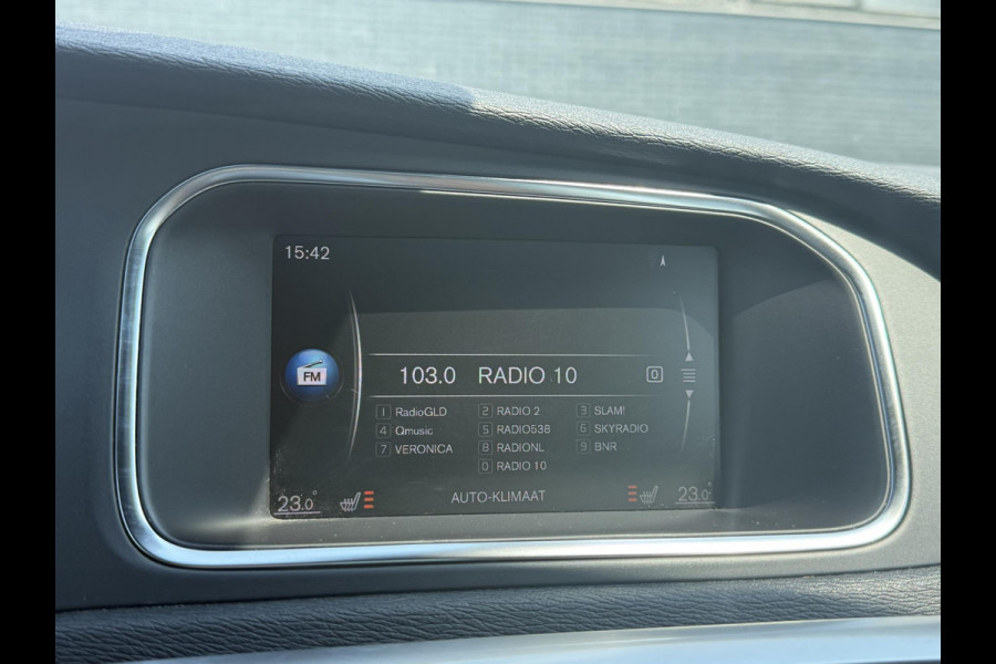 Volvo V40 2.0 T2 Nordic+ Dealer Onderhouden,Pano,Leder,Navi,Camera,Pdc,Stoelverw,123pk,Clima,Cruise,Lm velgen,N.A.P,6 Bak,Apk tot 06-2026