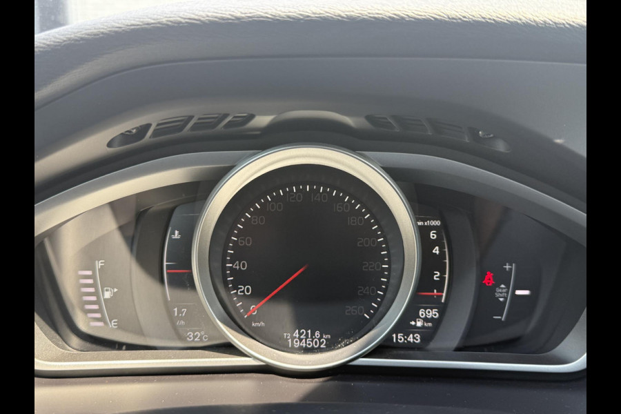 Volvo V40 2.0 T2 Nordic+ Dealer Onderhouden,Pano,Leder,Navi,Camera,Pdc,Stoelverw,123pk,Clima,Cruise,Lm velgen,N.A.P,6 Bak,Apk tot 06-2026