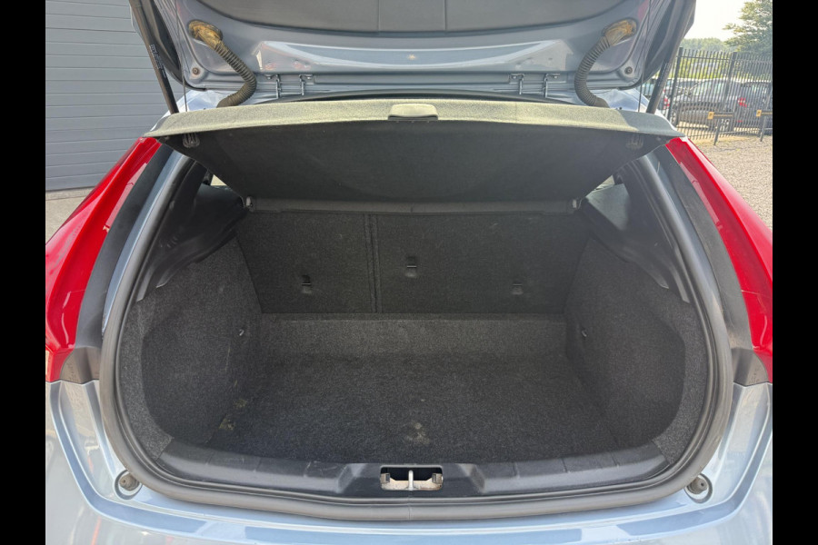 Volvo V40 2.0 T2 Nordic+ Dealer Onderhouden,Pano,Leder,Navi,Camera,Pdc,Stoelverw,123pk,Clima,Cruise,Lm velgen,N.A.P,6 Bak,Apk tot 06-2026