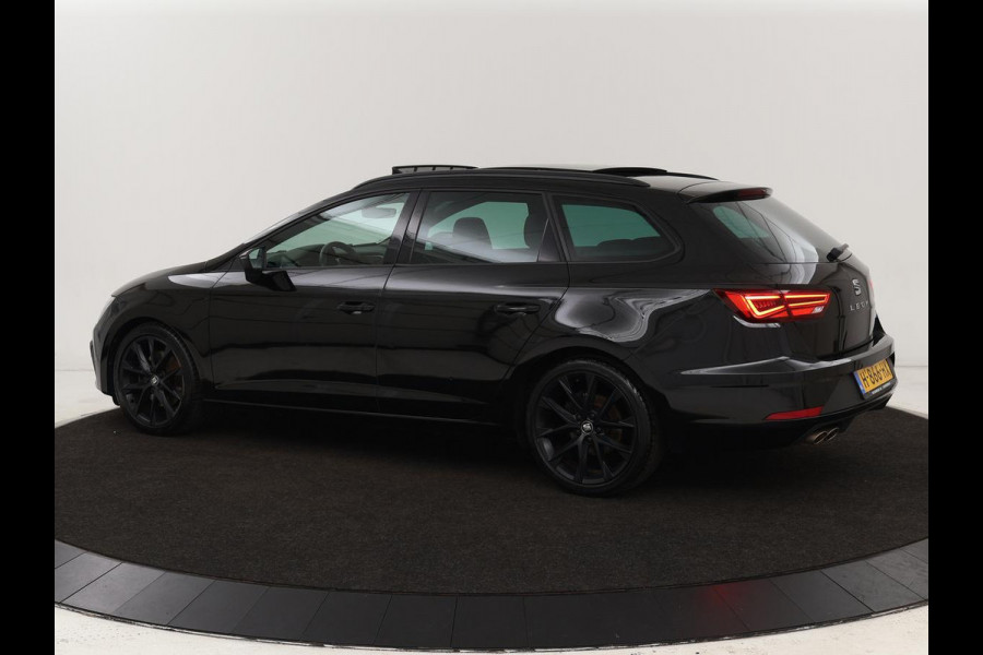 Seat Leon 1.5 TSI FR Ultimate Edition Black | Panoramadak | Stoelverwarming | Adaptive cruise | Beats Audio | Sfeerverlichting | Carplay | Leder/Alcantara | Full LED | Virtual Cockpit | Keyless | Navigatie