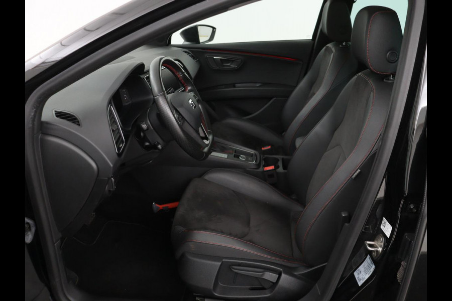 Seat Leon 1.5 TSI FR Ultimate Edition Black | Panoramadak | Stoelverwarming | Adaptive cruise | Beats Audio | Sfeerverlichting | Carplay | Leder/Alcantara | Full LED | Virtual Cockpit | Keyless | Navigatie