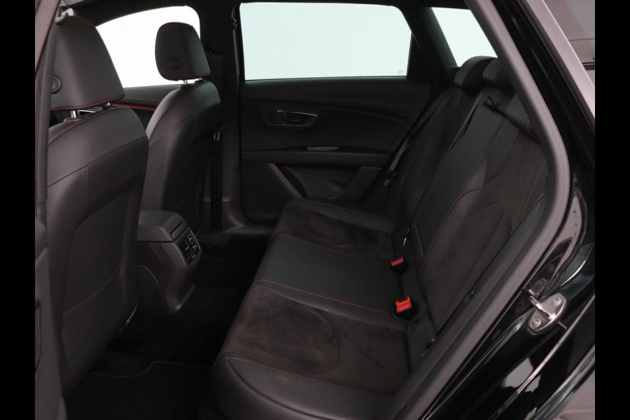 Seat Leon 1.5 TSI FR Ultimate Edition Black | Panoramadak | Stoelverwarming | Adaptive cruise | Beats Audio | Sfeerverlichting | Carplay | Leder/Alcantara | Full LED | Virtual Cockpit | Keyless | Navigatie