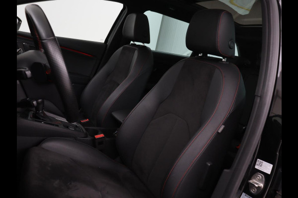 Seat Leon 1.5 TSI FR Ultimate Edition Black | Panoramadak | Stoelverwarming | Adaptive cruise | Beats Audio | Sfeerverlichting | Carplay | Leder/Alcantara | Full LED | Virtual Cockpit | Keyless | Navigatie
