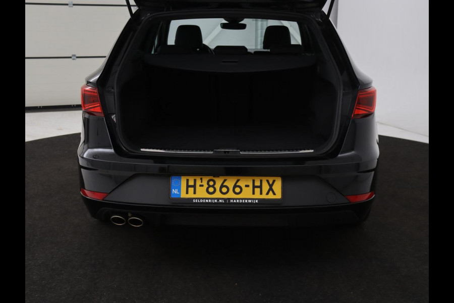 Seat Leon 1.5 TSI FR Ultimate Edition Black | Panoramadak | Stoelverwarming | Adaptive cruise | Beats Audio | Sfeerverlichting | Carplay | Leder/Alcantara | Full LED | Virtual Cockpit | Keyless | Navigatie