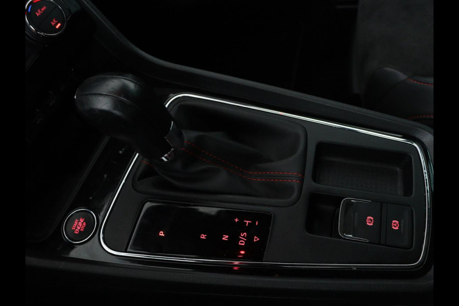 Seat Leon 1.5 TSI FR Ultimate Edition Black | Panoramadak | Stoelverwarming | Adaptive cruise | Beats Audio | Sfeerverlichting | Carplay | Leder/Alcantara | Full LED | Virtual Cockpit | Keyless | Navigatie