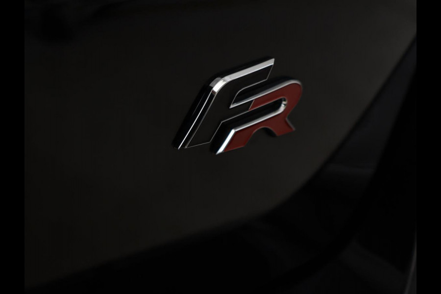 Seat Leon 1.5 TSI FR Ultimate Edition Black | Panoramadak | Stoelverwarming | Adaptive cruise | Beats Audio | Sfeerverlichting | Carplay | Leder/Alcantara | Full LED | Virtual Cockpit | Keyless | Navigatie