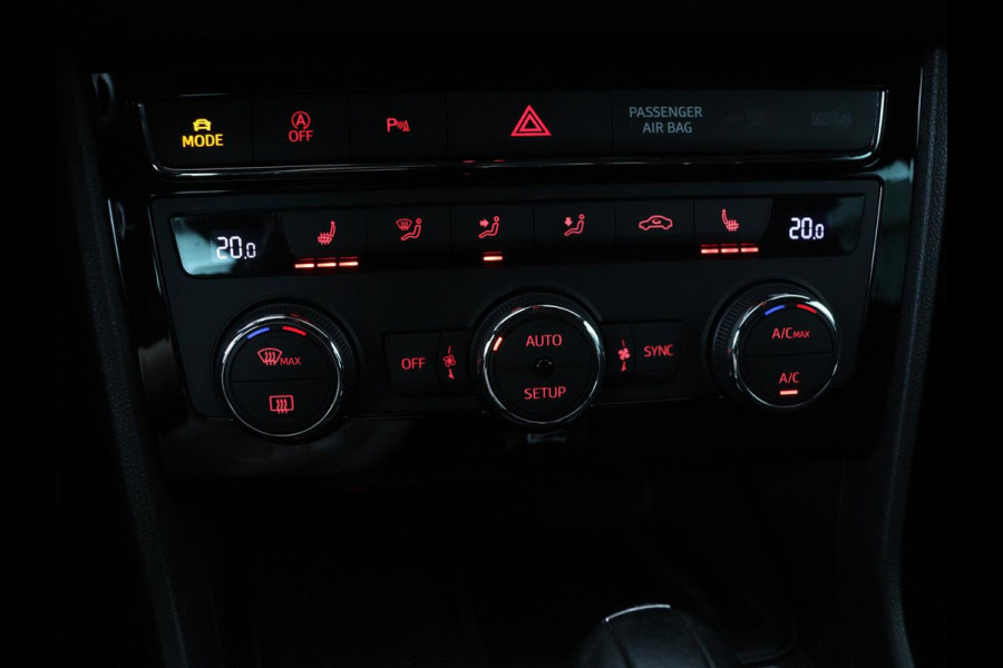 Seat Leon 1.5 TSI FR Ultimate Edition Black | Panoramadak | Stoelverwarming | Adaptive cruise | Beats Audio | Sfeerverlichting | Carplay | Leder/Alcantara | Full LED | Virtual Cockpit | Keyless | Navigatie
