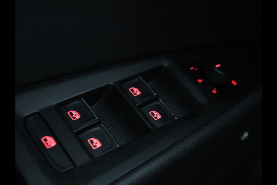Seat Leon 1.5 TSI FR Ultimate Edition Black | Panoramadak | Stoelverwarming | Adaptive cruise | Beats Audio | Sfeerverlichting | Carplay | Leder/Alcantara | Full LED | Virtual Cockpit | Keyless | Navigatie