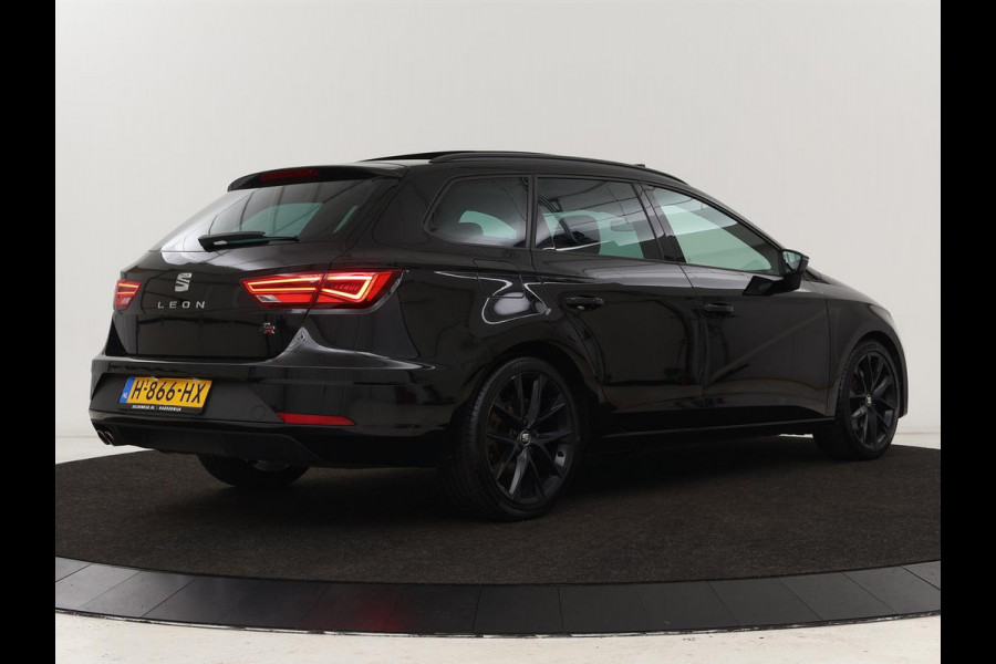 Seat Leon 1.5 TSI FR Ultimate Edition Black | Panoramadak | Stoelverwarming | Adaptive cruise | Beats Audio | Sfeerverlichting | Carplay | Leder/Alcantara | Full LED | Virtual Cockpit | Keyless | Navigatie
