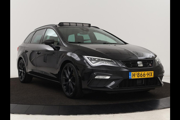 Seat Leon 1.5 TSI FR Ultimate Edition Black | Panoramadak | Stoelverwarming | Adaptive cruise | Beats Audio | Sfeerverlichting | Carplay | Leder/Alcantara | Full LED | Virtual Cockpit | Keyless | Navigatie