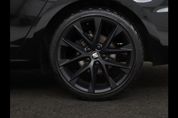 Seat Leon 1.5 TSI FR Ultimate Edition Black | Panoramadak | Stoelverwarming | Adaptive cruise | Beats Audio | Sfeerverlichting | Carplay | Leder/Alcantara | Full LED | Virtual Cockpit | Keyless | Navigatie