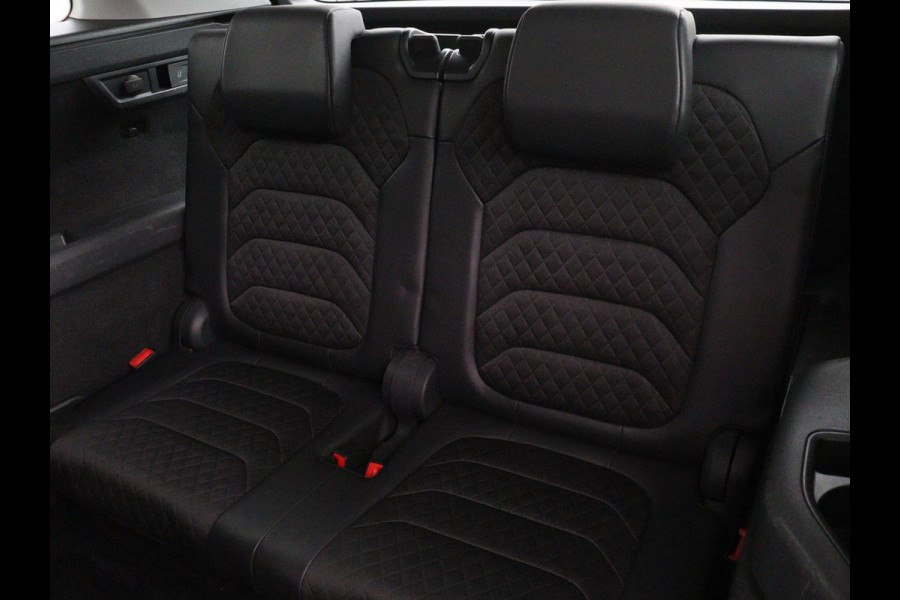 Škoda Kodiaq 1.5 TSI Business Edition 7-persoons | Trekhaak | Stoelverwarming | Adaptive cruise | Canton Sound | Carplay | Half leder | Keyless | Full LED | Navigatie