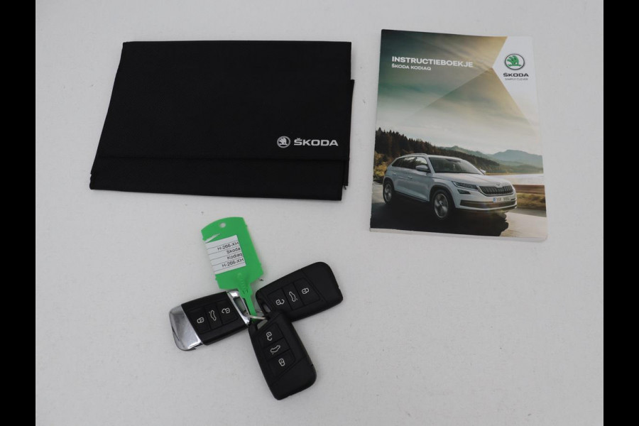 Škoda Kodiaq 1.5 TSI Business Edition 7-persoons | Trekhaak | Stoelverwarming | Adaptive cruise | Canton Sound | Carplay | Half leder | Keyless | Full LED | Navigatie