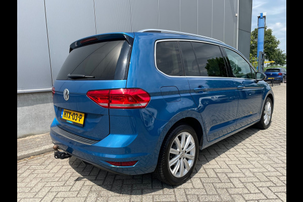 Volkswagen Touran 1.5 TSI Highline Business R / Camera / Trekhaak